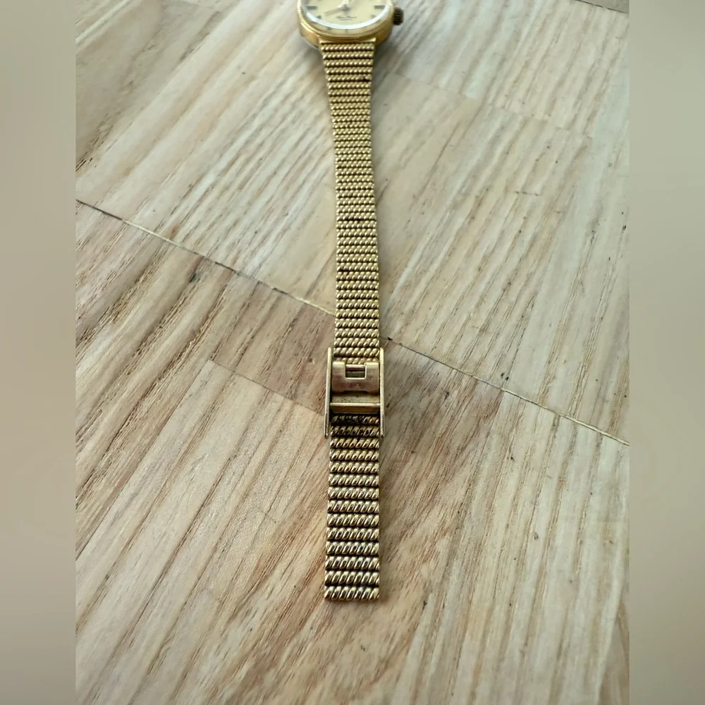 Dufonte Lucien Piccard ladies gold tone dress watch NEW BATTERY